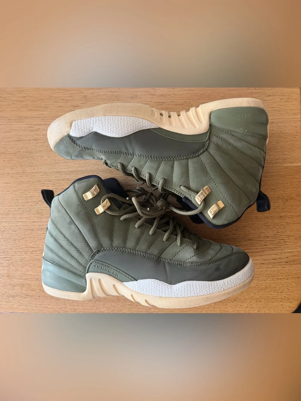 Air Jordan 12 Unisex youth High Top US 6.5Y